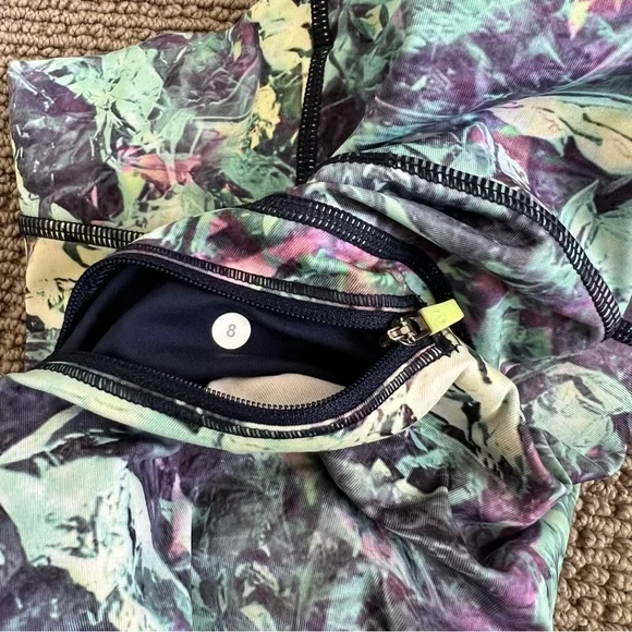 Lululemon Top Speed Crop 8 - Picture 10 of 10